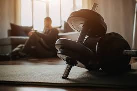 另一个半球的思念，奥斯卡晒出在家观看海港亚冠比赛照片